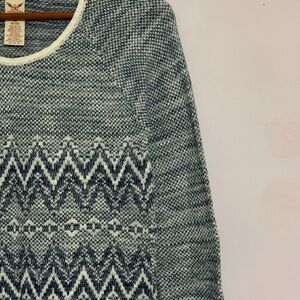 Faded Glory Blue & White Patterned Crewneck Sweater